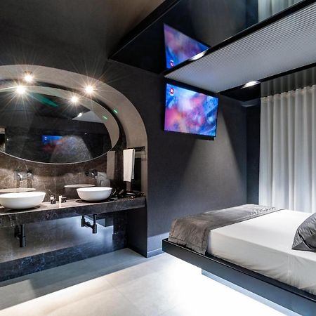 4 Suites " Unconventional Living Rooms " CTA Exterior foto