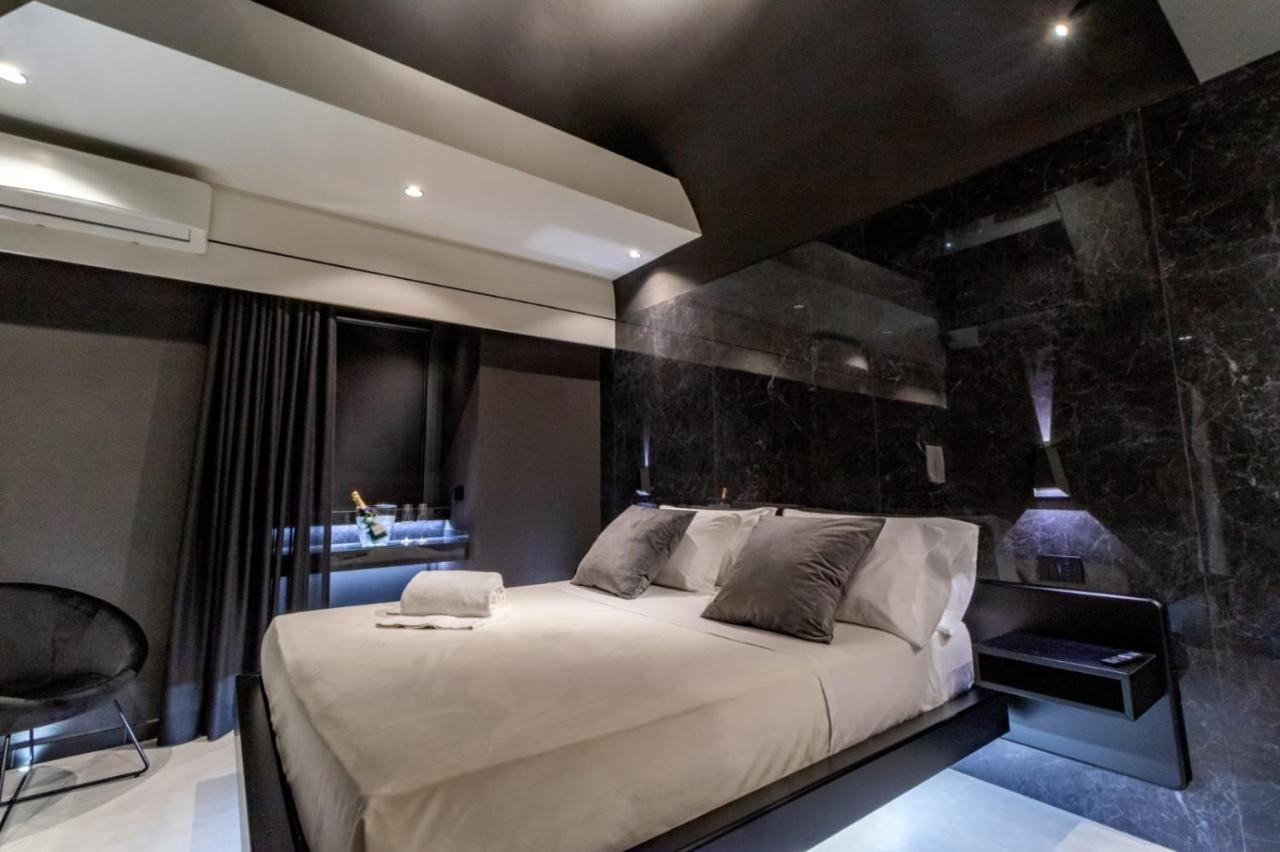 4 Suites " Unconventional Living Rooms " CTA Exterior foto