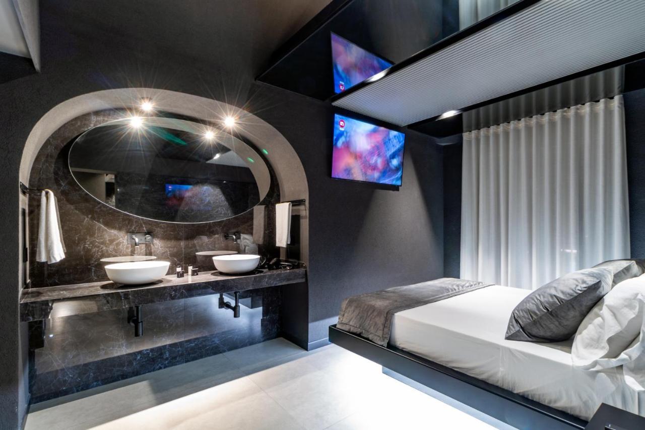 4 Suites " Unconventional Living Rooms " CTA Exterior foto