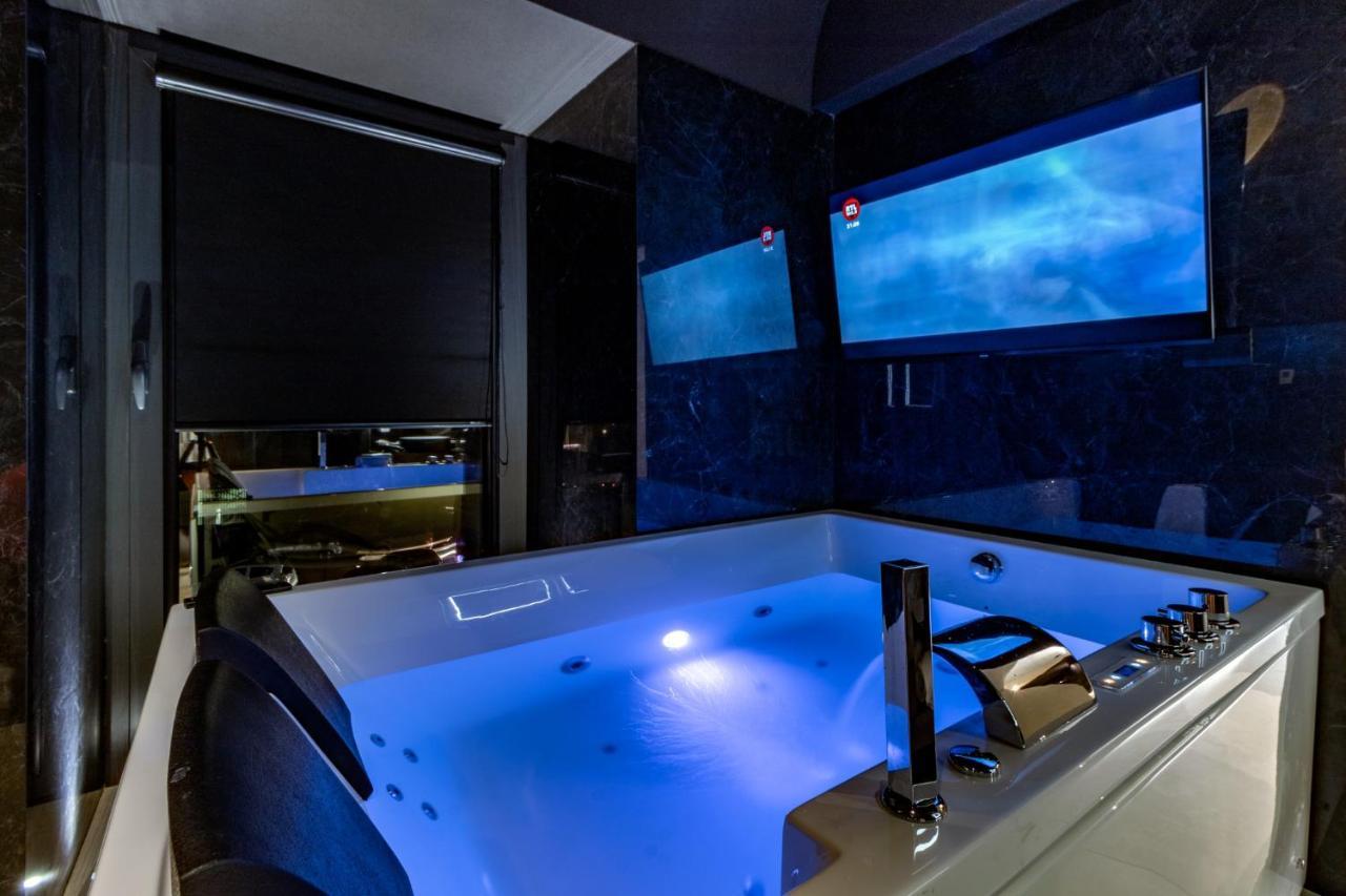 4 Suites " Unconventional Living Rooms " CTA Exterior foto