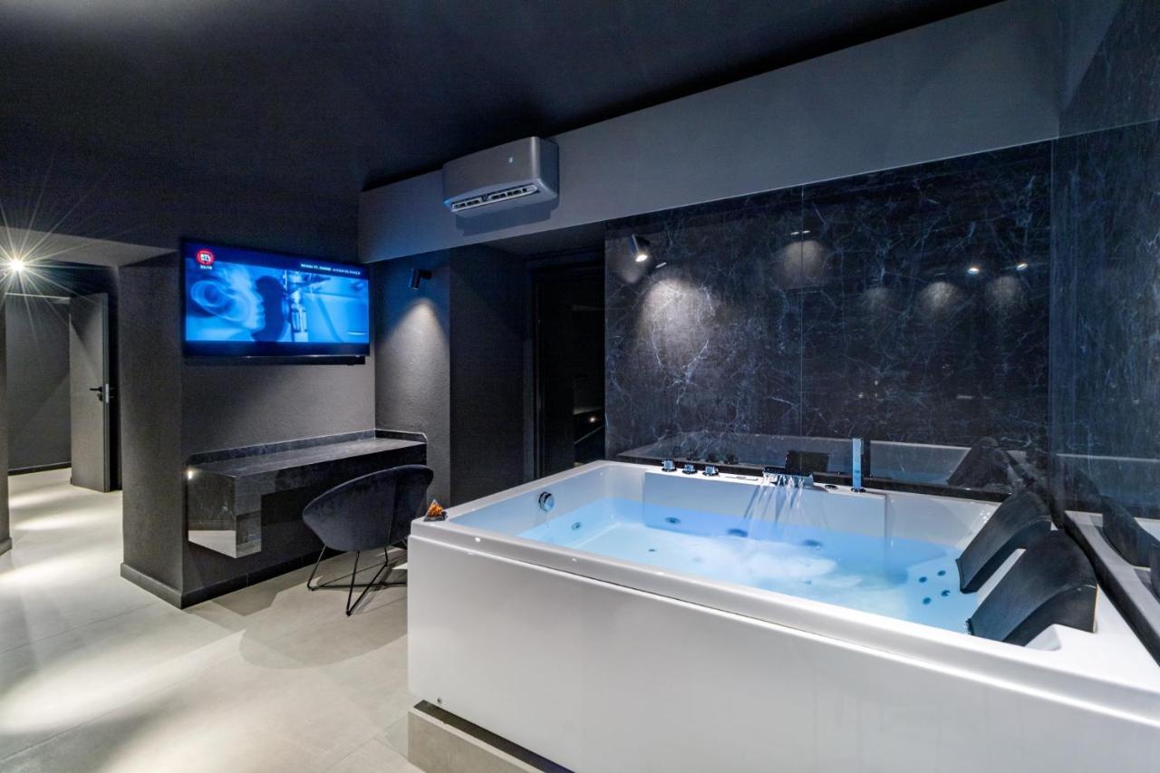 4 Suites " Unconventional Living Rooms " CTA Exterior foto