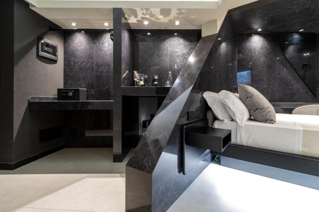 4 Suites " Unconventional Living Rooms " CTA Exterior foto