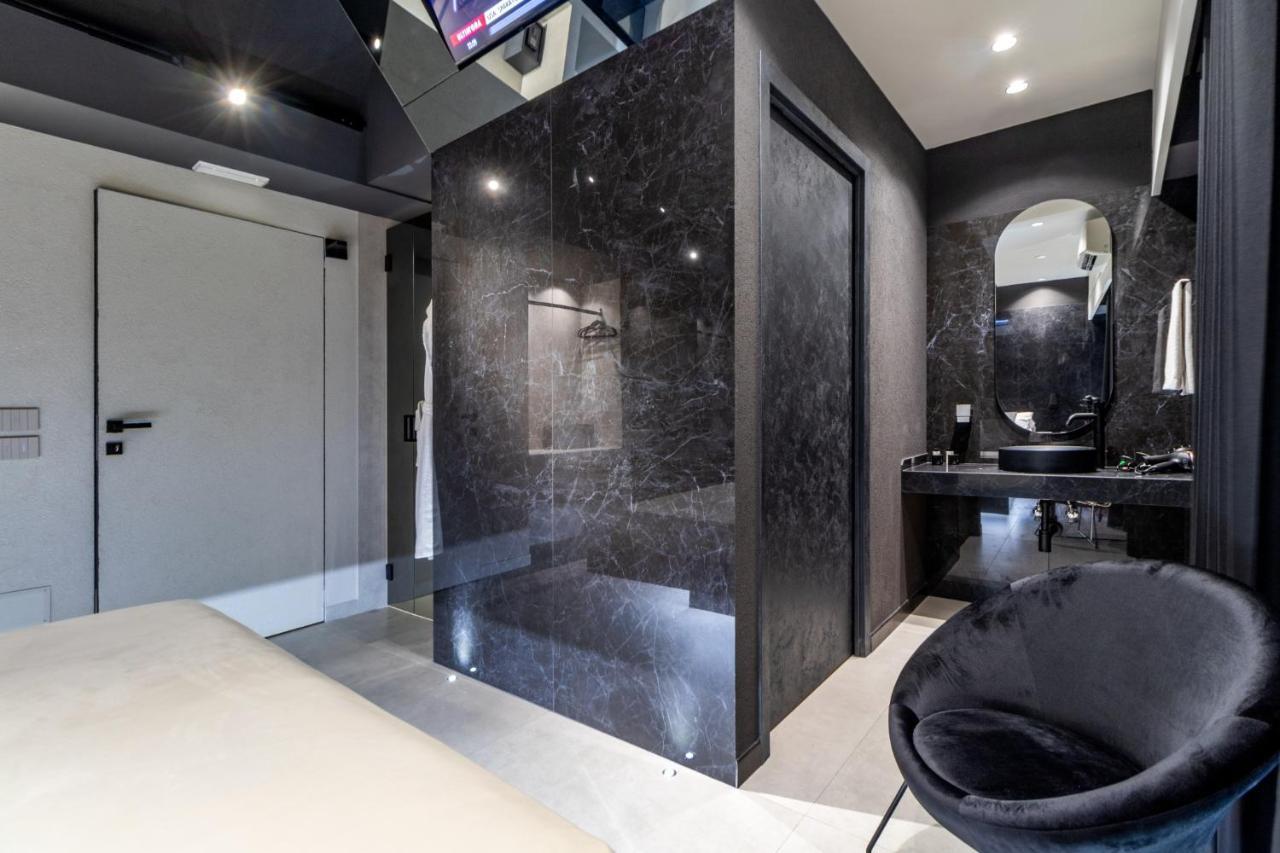 4 Suites " Unconventional Living Rooms " CTA Exterior foto