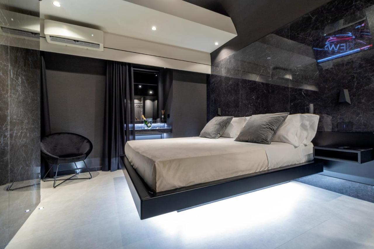 4 Suites " Unconventional Living Rooms " CTA Exterior foto