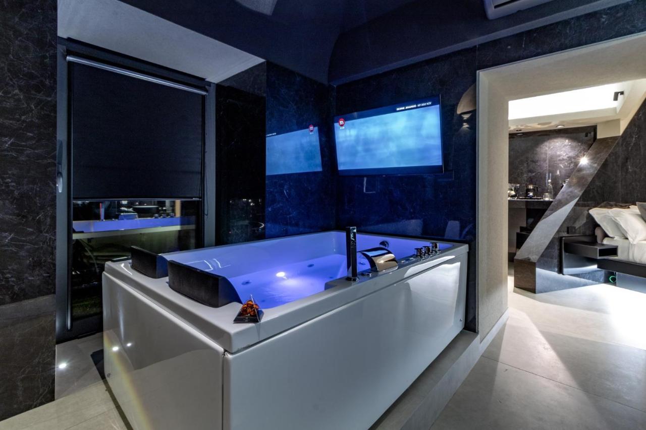 4 Suites " Unconventional Living Rooms " CTA Exterior foto