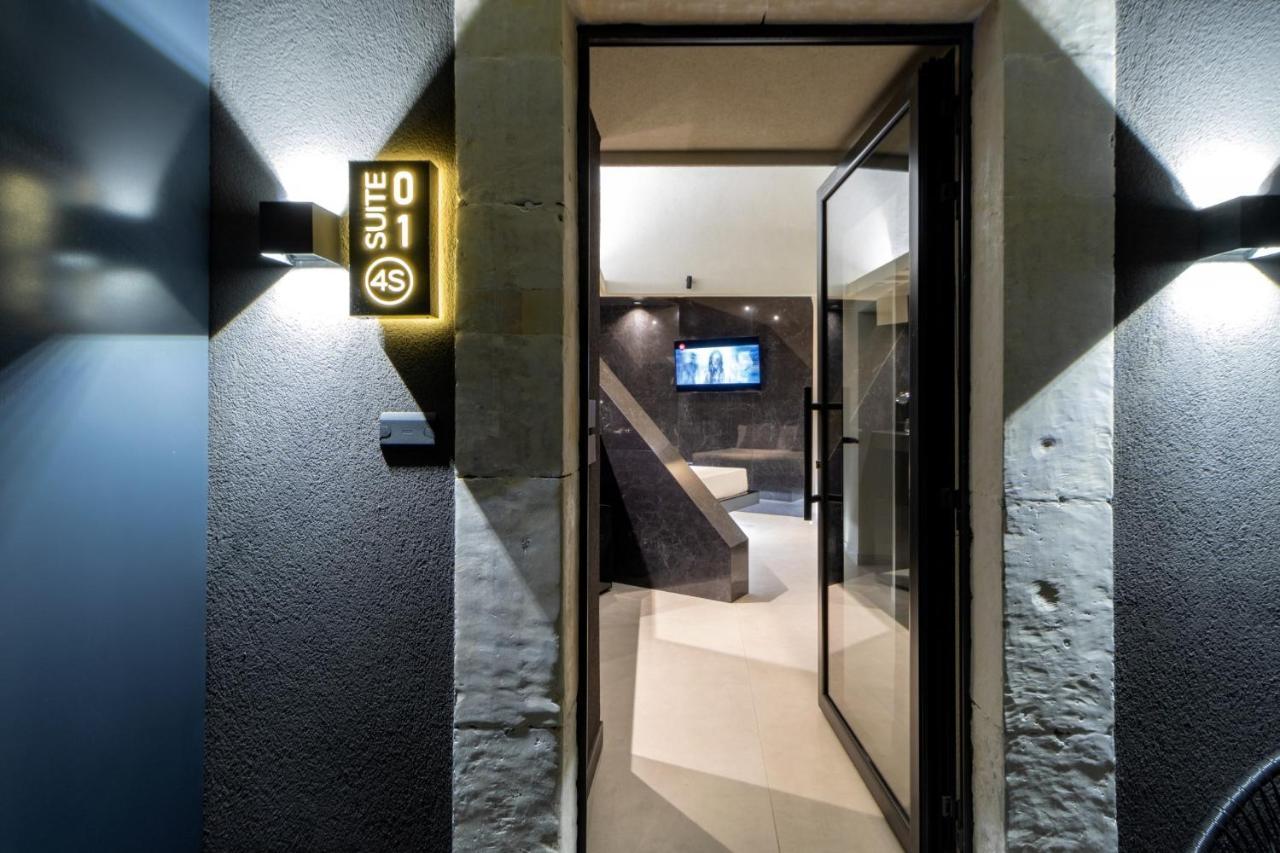 4 Suites " Unconventional Living Rooms " CTA Exterior foto