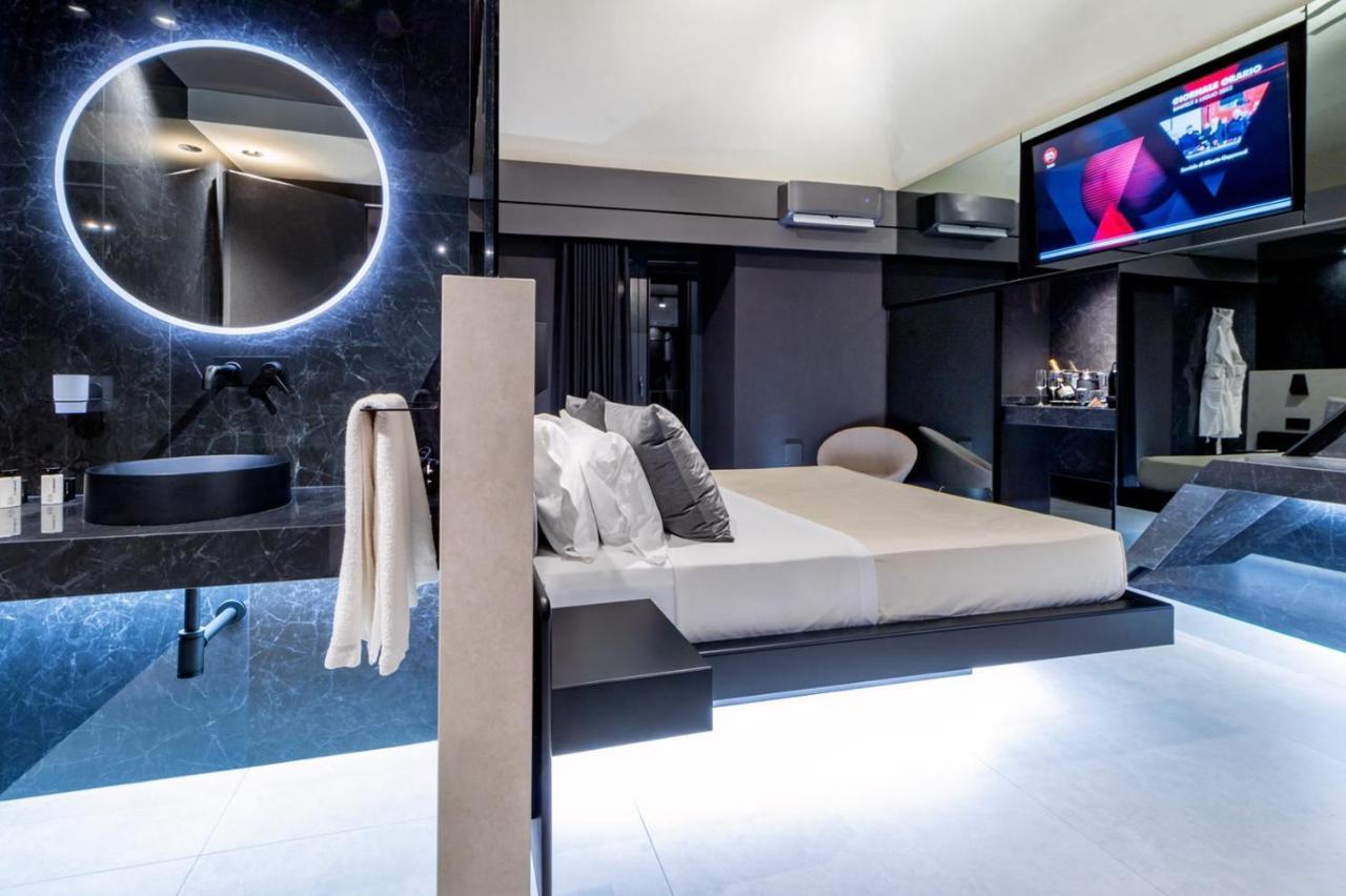 4 Suites " Unconventional Living Rooms " CTA Exterior foto