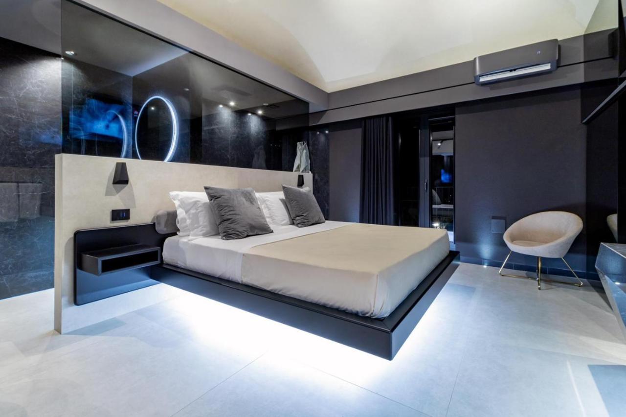 4 Suites " Unconventional Living Rooms " CTA Exterior foto