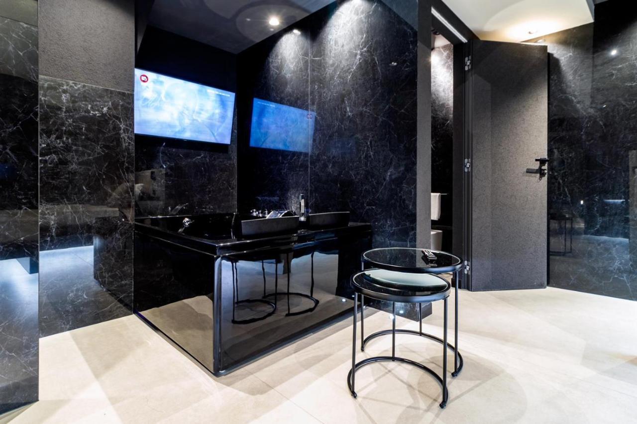 4 Suites " Unconventional Living Rooms " CTA Exterior foto