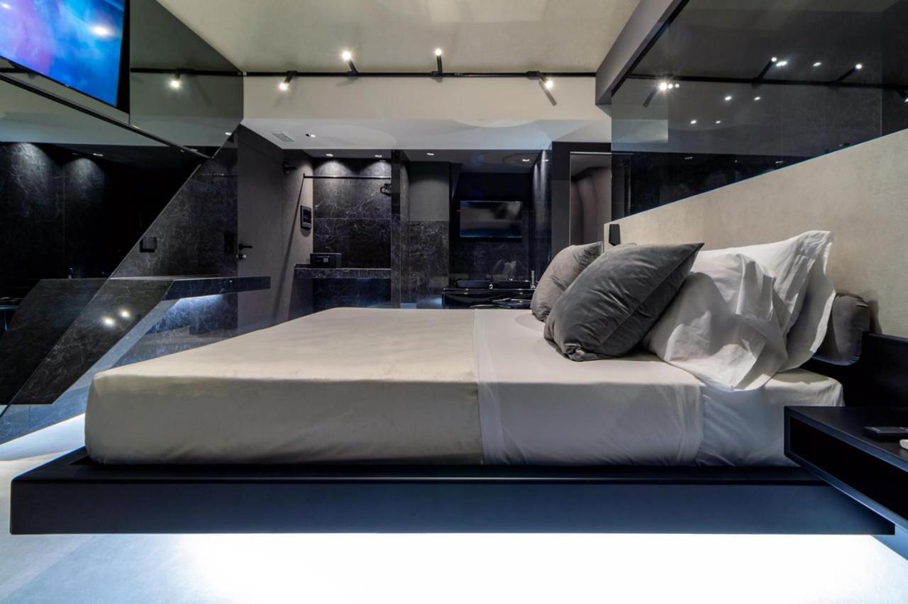 4 Suites " Unconventional Living Rooms " CTA Exterior foto