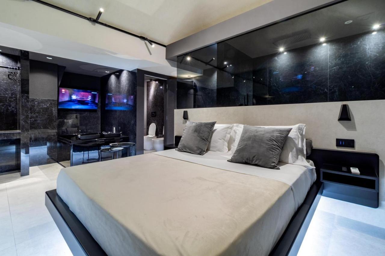 4 Suites " Unconventional Living Rooms " CTA Exterior foto