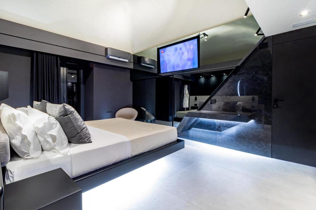 4 Suites " Unconventional Living Rooms " CTA Exterior foto