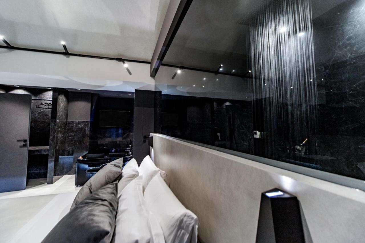 4 Suites " Unconventional Living Rooms " CTA Exterior foto