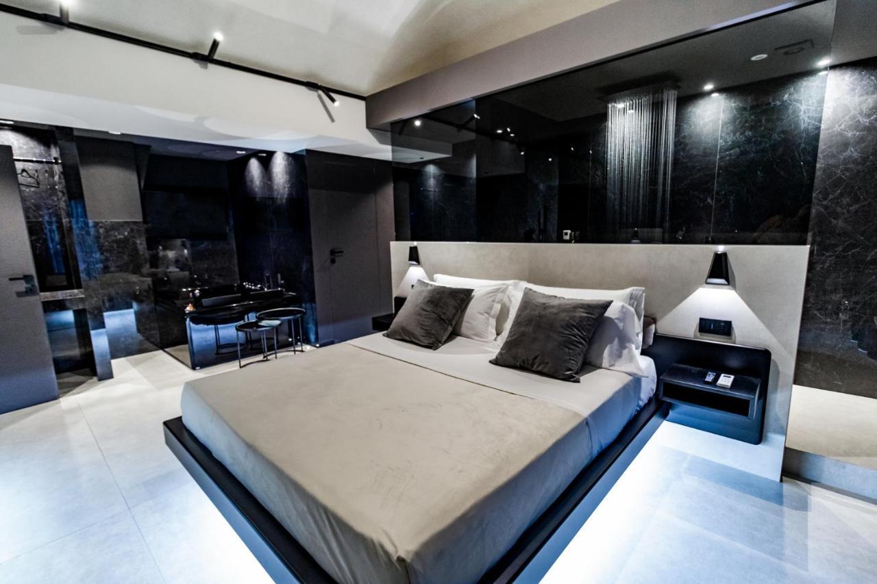 4 Suites " Unconventional Living Rooms " CTA Exterior foto