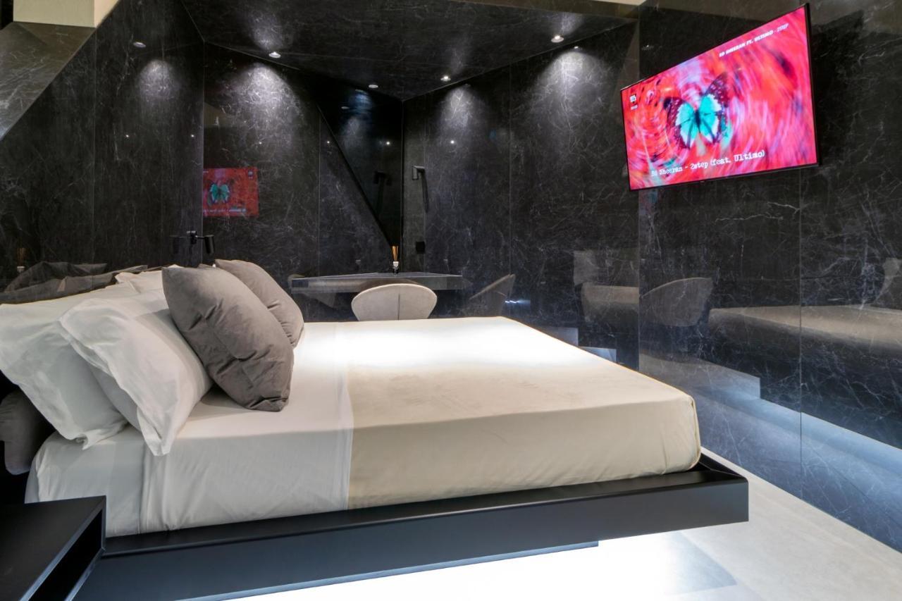 4 Suites " Unconventional Living Rooms " CTA Exterior foto